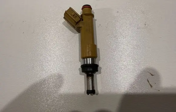 Toyota Auris E180 Fuel injector 232500T030