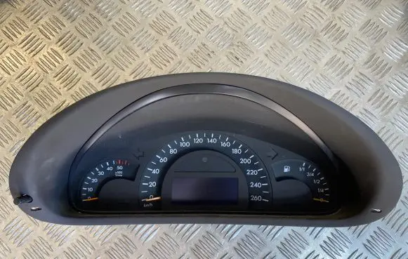 Mercedes-Benz C W203 Speedometer (instrument cluster) A2035403911