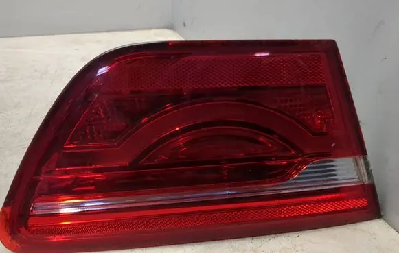 Jaguar XE Tailgate rear/tail lights A048519