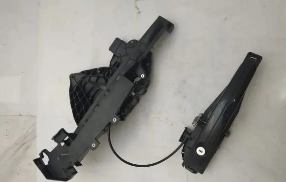 Ford Kuga I Front door lock
