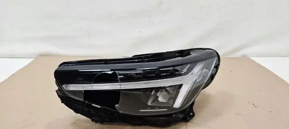 Volvo XC40 Headlight/headlamp 32404665