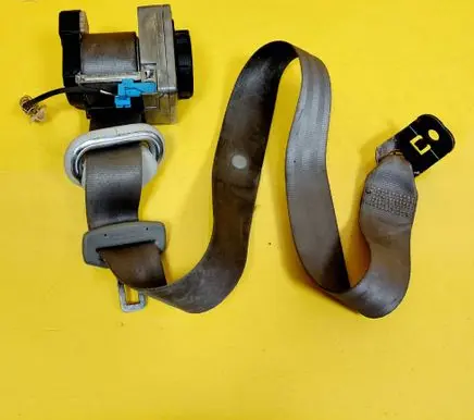 Volkswagen Golf IV Front seatbelt 65432
