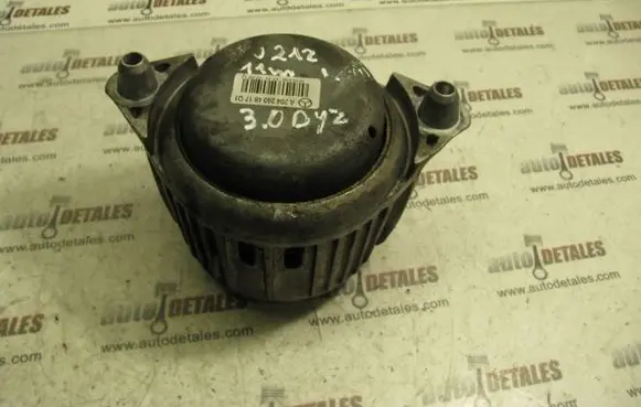 Mercedes-Benz E W212 Engine mount bracket A2042404817