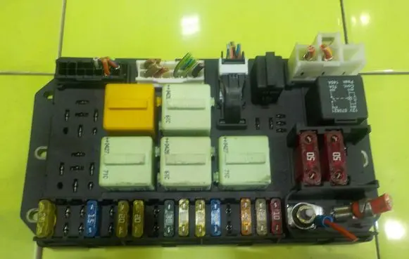 Land Rover Range Rover L322 Fuse box set YQE000351 BEZPIECZNIKOW