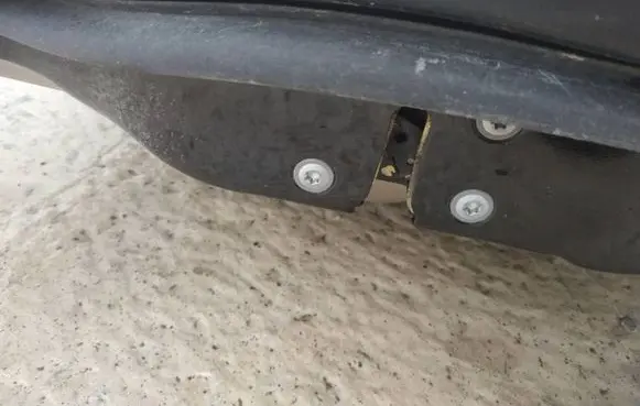Nissan X-Trail T30 Front door lock