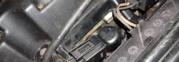 Peugeot 1007 Fuel injector 9654551080