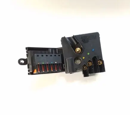 Mercedes-Benz CLS C219 Fuse module A2119820402