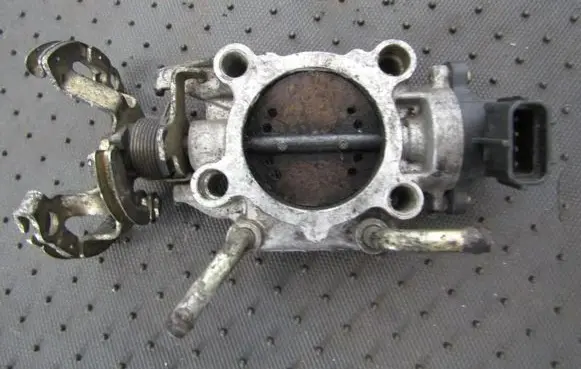 Suzuki Grand Vitara I Throttle valve RF1L13640 1985003130