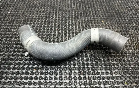 Toyota Prius (XW50) Engine coolant pipe/hose
