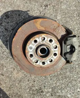 Volkswagen Golf VI Front wheel hub
