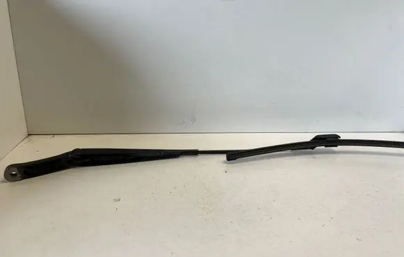 Front wiper blade arm