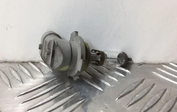 Volkswagen Transporter - Caravelle T5 Headlight/headlamp bulb 