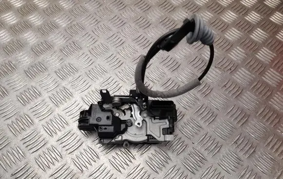 Volvo XC90 Front door lock 31349890