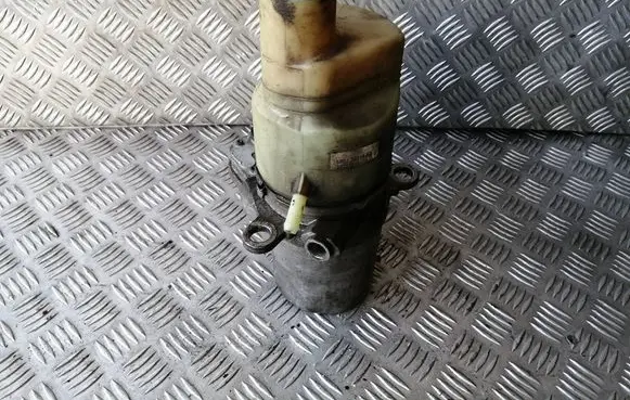 Volvo V50 Power steering pump 30741955 5N513K514AD