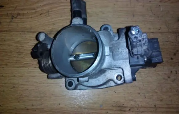 Hyundai Accent Throttle valve