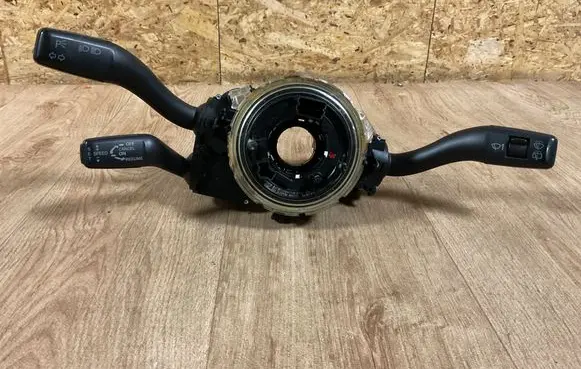 Wiper turn signal indicator stalk/switch