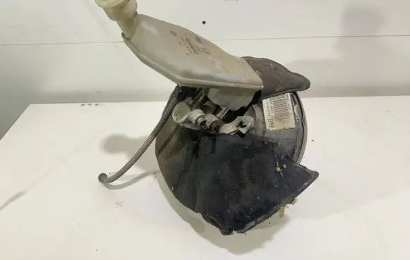 Peugeot 207 Brake booster 9688424380