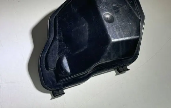 BMW 5 E60 E61 Headlight/headlamp dust cover 16451600