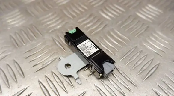 Toyota Highlander XU70 Aerial antenna amplifier 863000E090