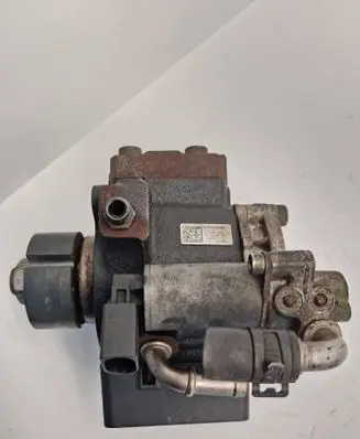 Volkswagen Golf VII Fuel injection high pressure pump 03L130755E 085220 061111085220