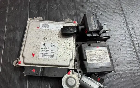 Mercedes-Benz Sprinter W906 Engine ECU kit and lock set A6519003203 28454422 A6519012902