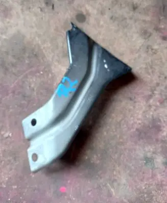 Audi A1 Fender mounting bracket 8X0821135A