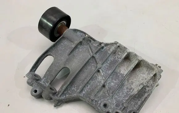 BMW M3 F80 A/C compressor mount bracket 7585167