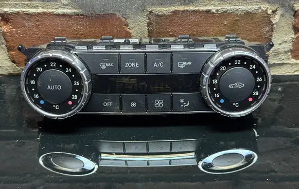 Mercedes-Benz C W204 Climate control unit A2049003803 HW3810 SW261000