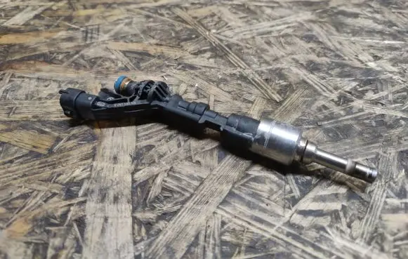 Fuel injector