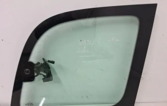 Mercedes-Benz Vaneo W414 Rear side window E643R00022