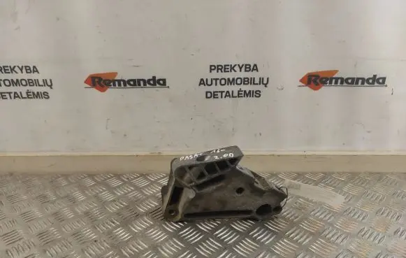 Volkswagen PASSAT B8 Engine mounting bracket 04L199207