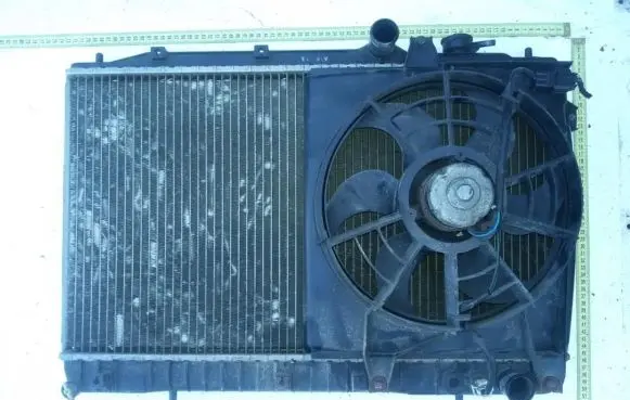 Hyundai Lantra I Radiator cooling fan shroud 4548548