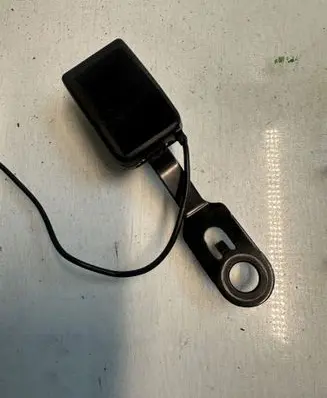 Peugeot 207 Front seatbelt buckle 321