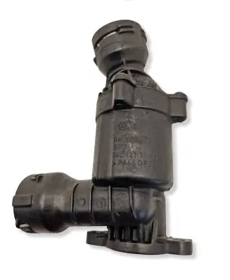 Volkswagen Golf VII Thermostat/thermostat housing 04L121111H