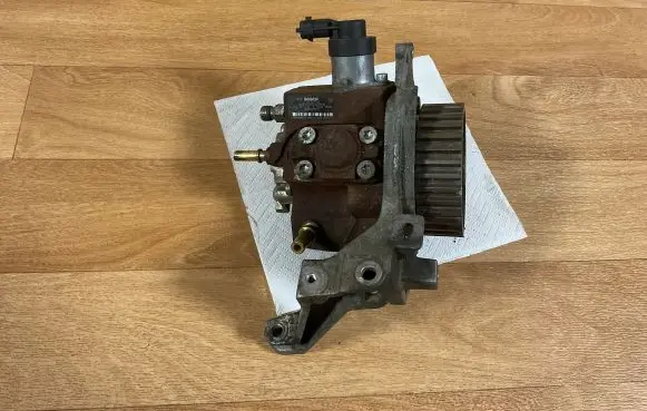 Volvo V50 Fuel injection high pressure pump 9683703780A 0445010102