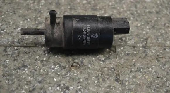 BMW 5 E34 Windscreen/windshield washer pump 61668356480