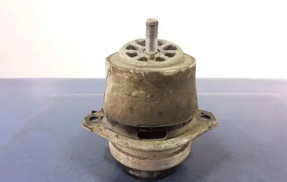 Volkswagen Touareg I Engine mount vacuum valve 