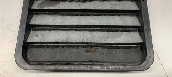 Mercedes-Benz S W222 Quarter panel pressure vent A2228300142 5751