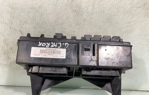 Jeep Grand Cherokee (WK) Fuse module 04692073ab