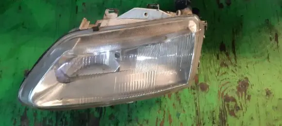 Renault Laguna I Headlight/headlamp