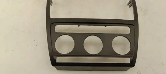 Skoda Octavia Mk2 (1Z) Radio/GPS head unit trim 1Z0858069A