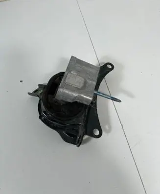 Mercedes-Benz GLC C253 Engine mount bracket