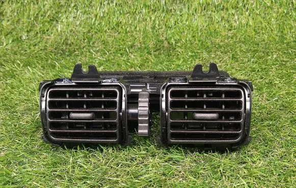 Rear air vent grill