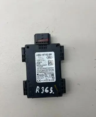 Land Rover Defender Blind spot module L8B214F152BR 28784379