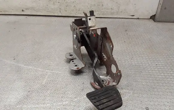 Renault Scenic III - Grand scenic III Brake pedal 