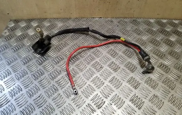 Volkswagen PASSAT B7 Positive cable (battery) 1K0971228AA