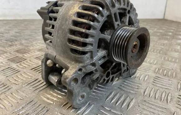Volkswagen Golf V Generator/alternator 03C903023B 208019178 2542731G