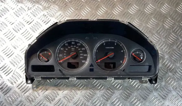 Volvo XC90 Speedometer (instrument cluster) 30746111