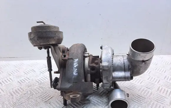 Toyota Avensis T250 Turbo 172010R022 0602070114 0602070117
