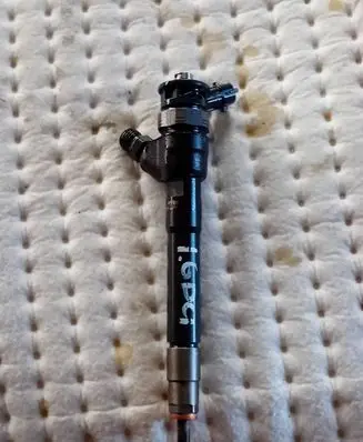 Renault Trafic III (X82) Fuel injector 0445110414